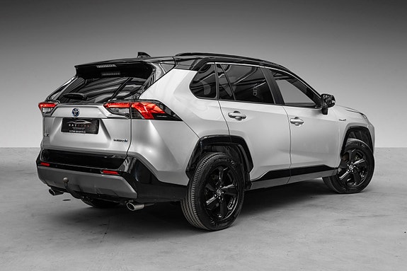 Toyota RAV4 2 of 25