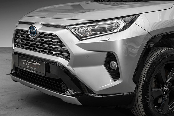 Toyota RAV4 3 of 25