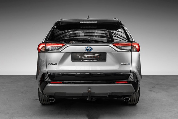 Toyota RAV4 6 of 25