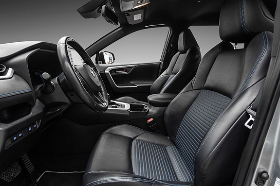 Toyota RAV4 10 of 25