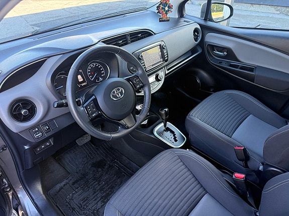Toyota Yaris 9 of 16