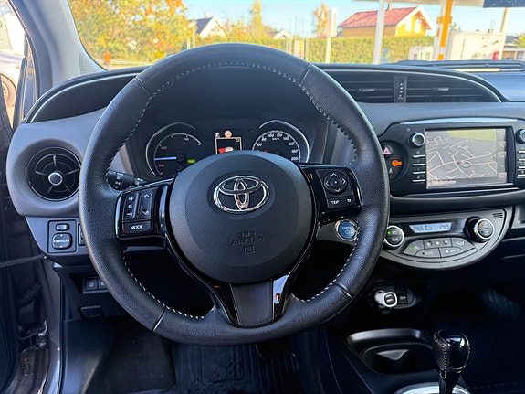 Toyota Yaris 10 of 16