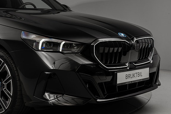 BMW i5 12 of 30