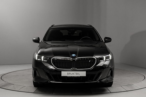 BMW i5 7 of 30