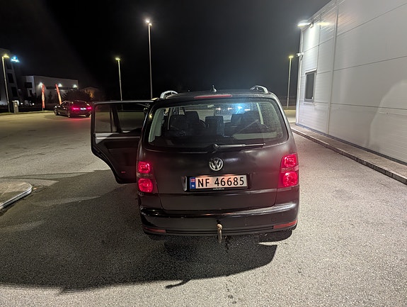 Volkswagen Touran 2 of 8
