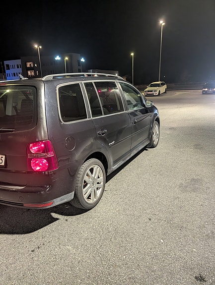 Volkswagen Touran 5 of 8