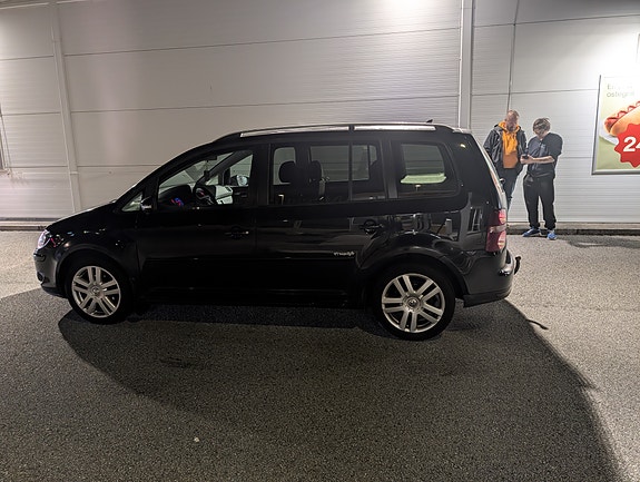 Volkswagen Touran 4 of 8