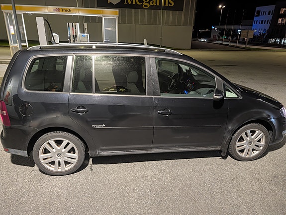 Volkswagen Touran 3 of 8
