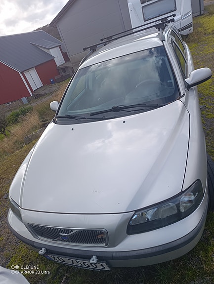 Volvo V70 2 of 9