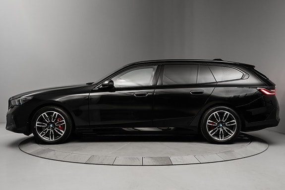 BMW i5 3 of 30