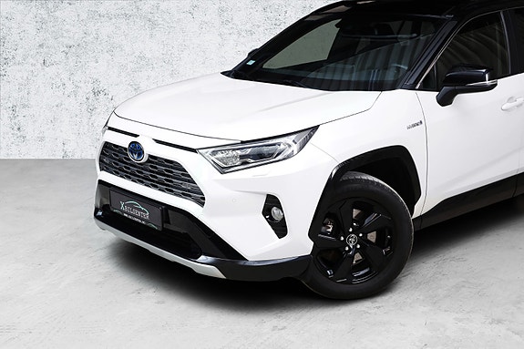 Toyota RAV4 3 of 24