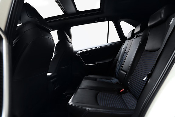 Toyota RAV4 13 of 24