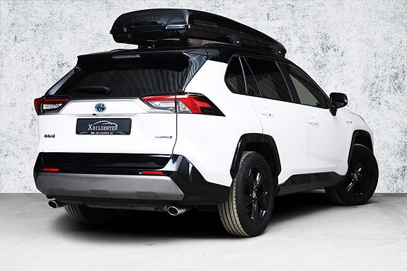 Toyota RAV4 2 of 24