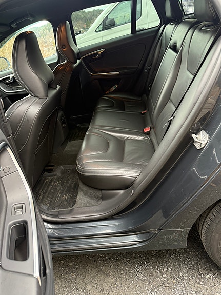 Volvo V60 25 of 28