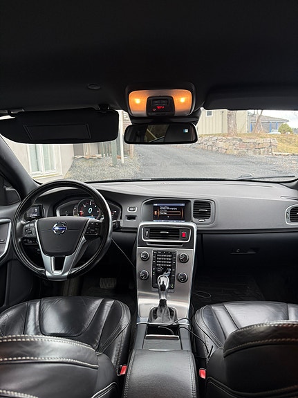 Volvo V60 14 of 28