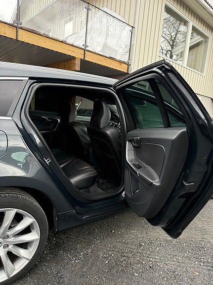 Volvo V60 23 of 28