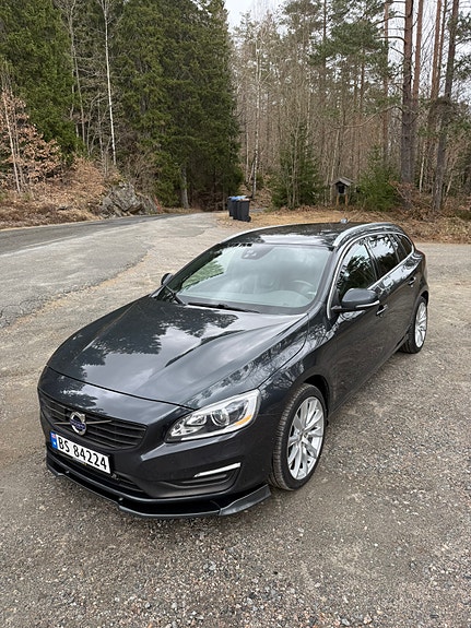 Volvo V60 2 of 28