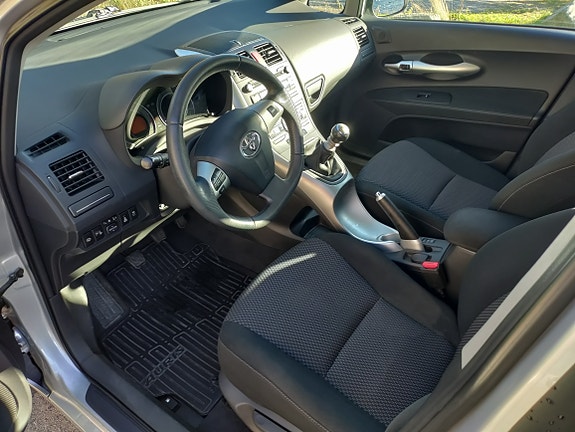 Toyota Auris 5 of 9