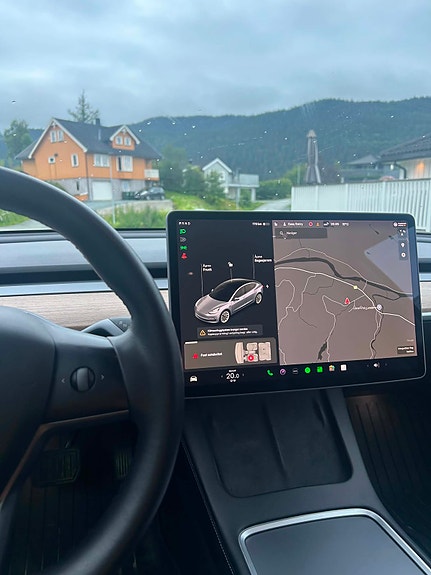 Tesla Model 3 15 of 18