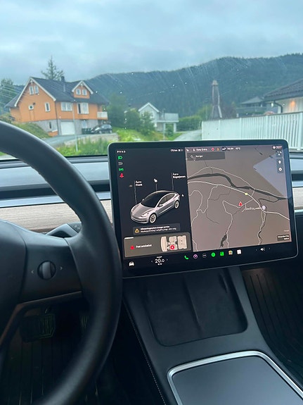 Tesla Model 3 16 of 18