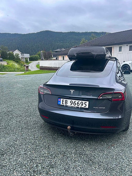 Tesla Model 3 3 of 18