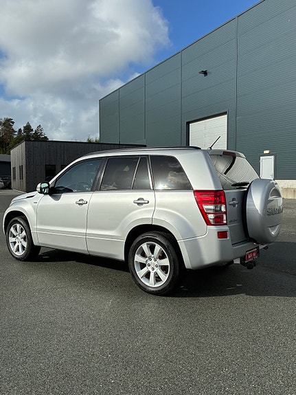 Suzuki Grand Vitara 7 of 14