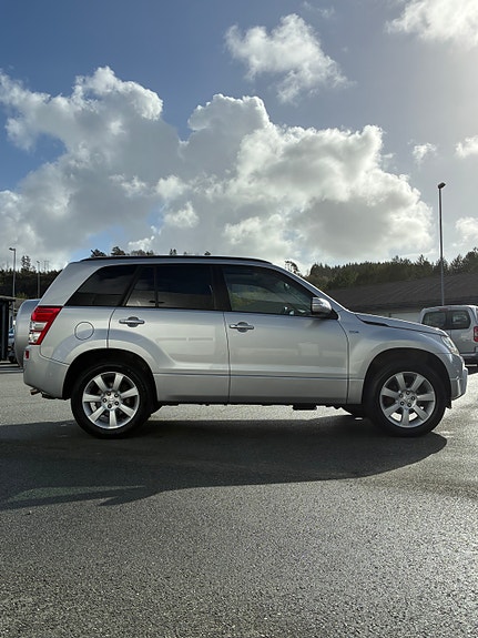 Suzuki Grand Vitara 4 of 14