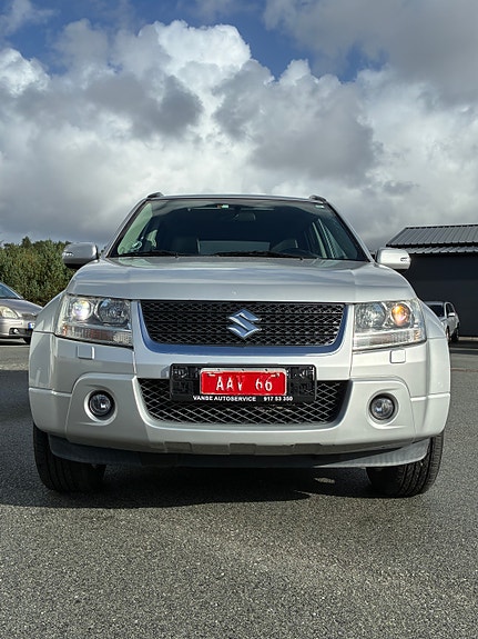 Suzuki Grand Vitara 2 of 14
