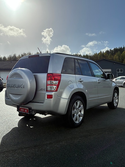 Suzuki Grand Vitara 5 of 14