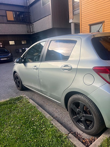 Toyota Yaris 6 of 7