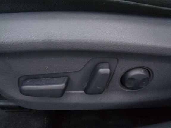 Hyundai IONIQ 13 of 30