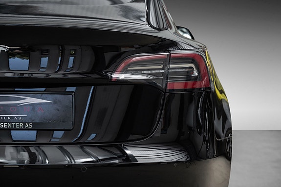 Tesla Model 3 8 of 20