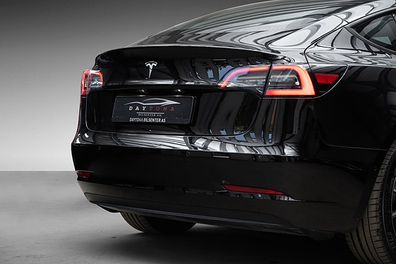 Tesla Model 3 7 of 20