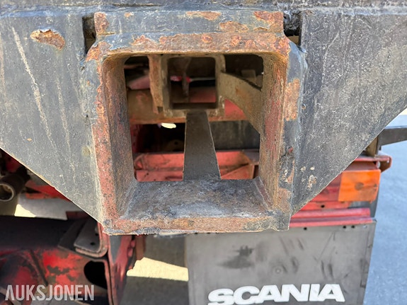 Scania R142H V8 6x2 tippbil –Zetterbergs påbygg m / 1070 kranhylser 26 of 30