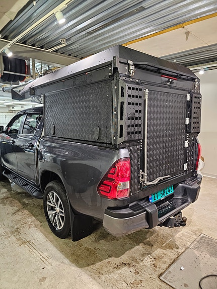 Toyota HiLux 4 of 23