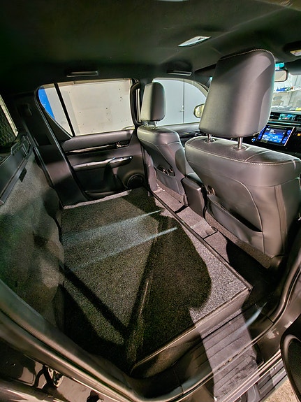 Toyota HiLux 20 of 23