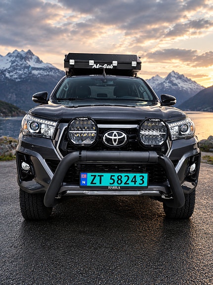 Toyota HiLux 2 of 23