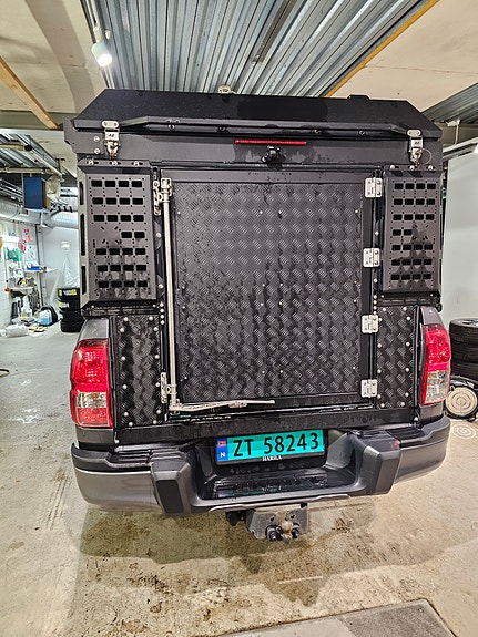 Toyota HiLux 5 of 23