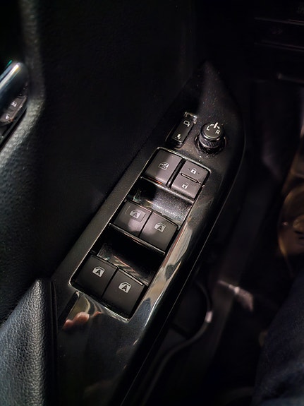 Toyota HiLux 12 of 23