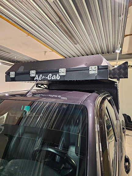 Toyota HiLux 8 of 23
