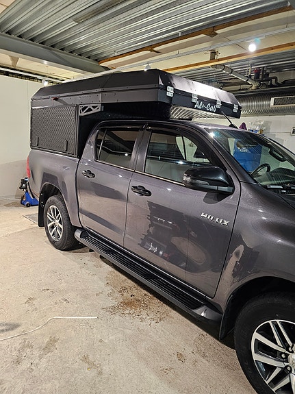 Toyota HiLux 3 of 23