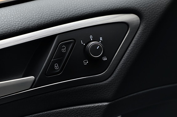 Volkswagen e-Golf VII 16 of 22
