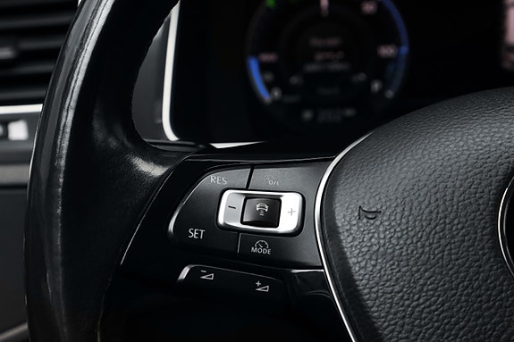 Volkswagen e-Golf VII 14 of 22