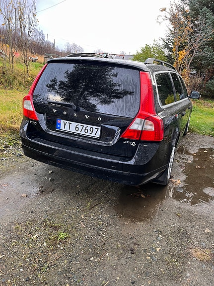 Volvo V70 2 of 9