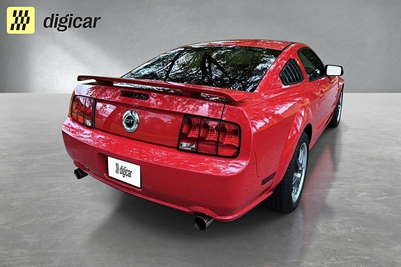 Ford Mustang 4 of 21
