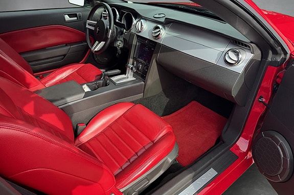 Ford Mustang 15 of 21