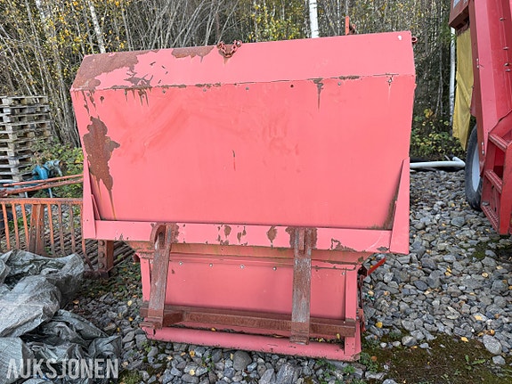 Kverneland UN 1700 Front montert tank til poteter 2 of 8