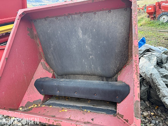 Kverneland UN 1700 Front montert tank til poteter 7 of 8