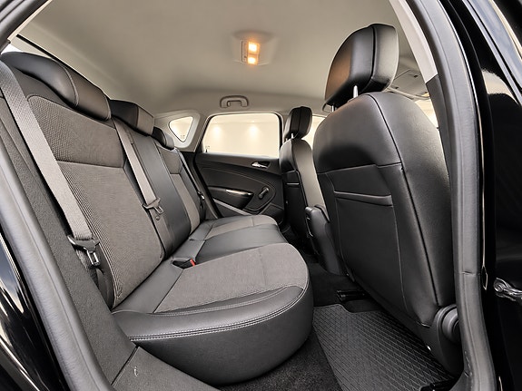 Opel Astra 16 of 18