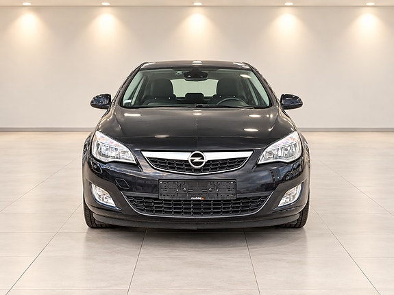 Opel Astra 2 of 18